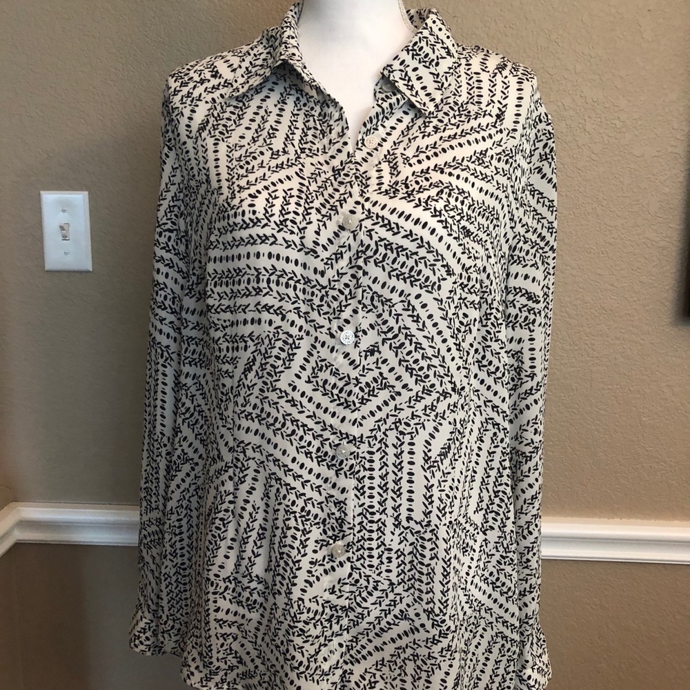 CAbi black and white patterned top